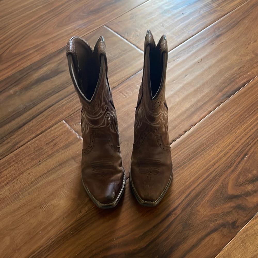 Girls ariat cowboy boots size 9
